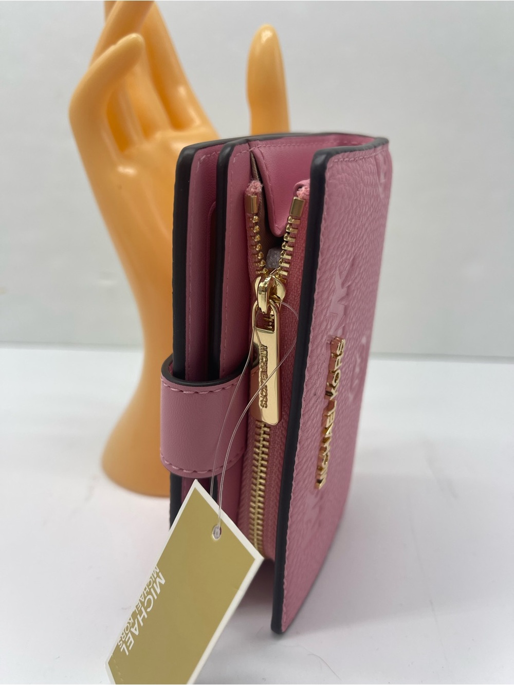 MICHAEL KORS Jet Set Travel Md Zip CoinLogo Debossed Bifold Wallet
Carnation
NWT - Picture 14 of 16